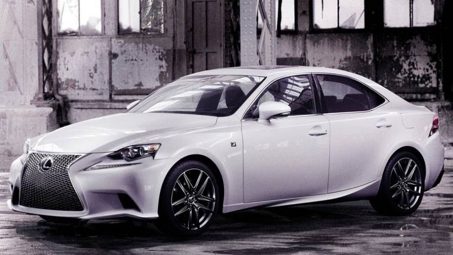 A Lexus divulgou as primeiras imagens oficiais do IS F-SPORT 2014 | <a href="https://preprod.quatrorodas.abril.com.br/saloes/detroit/2013/lexus-is-730482.shtml" rel="migration">Leia mais</a>