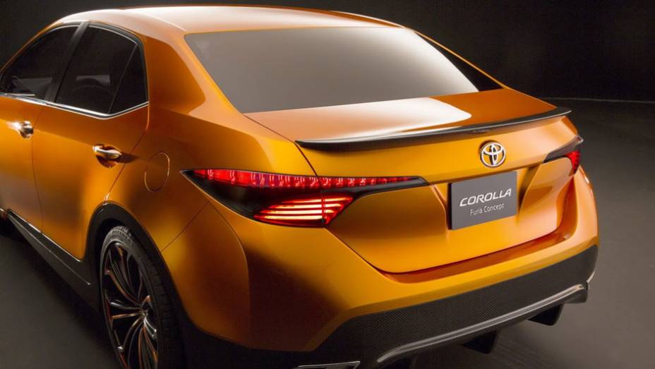 Ele deve ser o sucessor em termos de linhas e design visual do Corolla, modelo mais popular da marca | <a href="https://preprod.quatrorodas.abril.com.br/saloes/detroit/2013/toyota-furia-concept-730973.shtml" rel="migration">Leia mais</a>