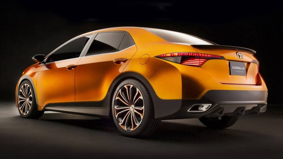 O modelo se assemelha ao Civic e ao Mazda3 | <a href="https://preprod.quatrorodas.abril.com.br/saloes/detroit/2013/toyota-furia-concept-730973.shtml" rel="migration">Leia mais</a>