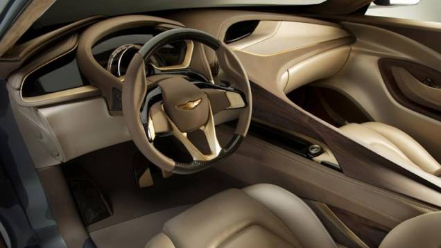 O dispositivo fornece as informações mais relevantes ao condutor | <a href="https://preprod.quatrorodas.abril.com.br/saloes/detroit/2013/hyundai-hcd-14-genesis-730952.shtml" rel="migration">Leia mais</a> O dispositivo fornece as informações mais relevantes ao condutor | <a href="https://preprod.quatrorodas.abril.com.br/saloes/detroit/2013/hyundai-hcd-14-genesis-730952.shtml" rel="migration">Leia mais</a>