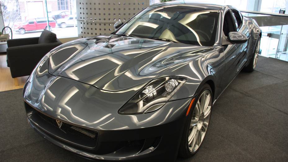 Modelo tem carroceria baseada no Fisker Karma | <a href="https://preprod.quatrorodas.abril.com.br/saloes/detroit/2013/vl-automotive-destino-730925.shtml" rel="migration">Leia mais</a>