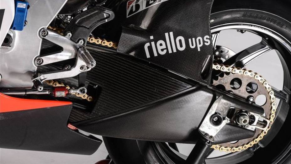 Close na roda da novidade da Ducati | <a href="https://preprod.quatrorodas.abril.com.br/moto/noticias/ducati-apresenta-desmosedici-gp13-731607.shtml" rel="migration">Leia mais</a>