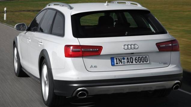 O motor utilizado é o TFSI 3.0 V6, que entrega 310 cavalos de potência. O conjunto vai de 0 a 100 km/h em 5,9 segundos | <a href="%20https://preprod.quatrorodas.abril.com.br/noticias/fabricantes/audi-traz-novo-a6-allroad-quattro-ao-brasil-731644.shtml" rel="migration">Leia mais</a> O motor utilizado é o TFSI 3.0 V6, que entrega 310 cavalos de potência. O conjunto vai de 0 a 100 km/h em 5,9 segundos | <a href="%20https://preprod.quatrorodas.abril.com.br/noticias/fabricantes/audi-traz-novo-a6-allroad-quattro-ao-brasil-731644.shtml" rel="migration">Leia mais</a>