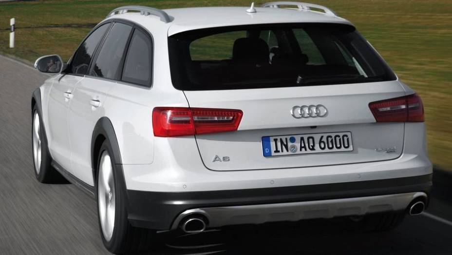 O motor utilizado &eacute; o TFSI 3.0 V6, que entrega 310 cavalos de pot&ecirc;ncia. O conjunto vai de 0 a 100 km/h em 5,9 segundos | <a href="%20https://preprod.quatrorodas.abril.com.br/noticias/fabricantes/audi-traz-novo-a6-allroad-quattro-ao-brasil-731644.shtml" rel="migration">Leia mais</a>