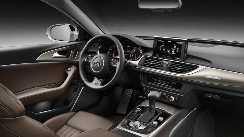 O c&acirc;mbio &eacute; autom&aacute;tico de seis marchas | <a href="https://preprod.quatrorodas.abril.com.br/noticias/fabricantes/audi-traz-novo-a6-allroad-quattro-ao-brasil-731644.shtml" rel="migration">Leia mais</a>