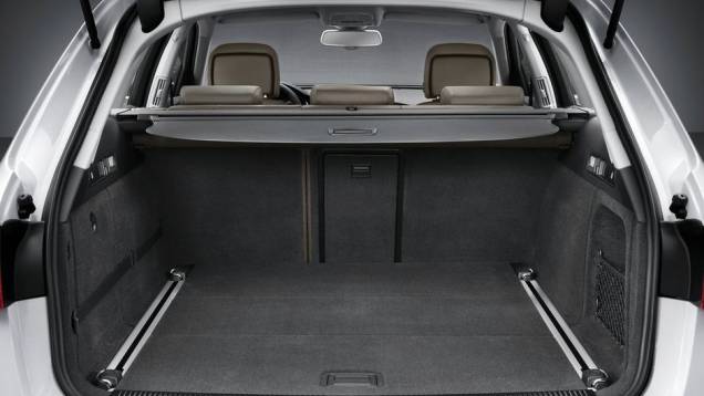 Amplo porta-malas do modelo | <a href="https://preprod.quatrorodas.abril.com.br/noticias/fabricantes/audi-traz-novo-a6-allroad-quattro-ao-brasil-731644.shtml" rel="migration">Leia mais</a> Amplo porta-malas do modelo | <a href="https://preprod.quatrorodas.abril.com.br/noticias/fabricantes/audi-traz-novo-a6-allroad-quattro-ao-brasil-731644.shtml" rel="migration">Leia mais</a>