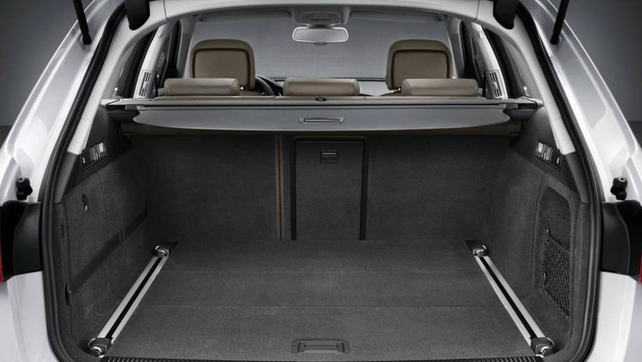 Amplo porta-malas do modelo | <a href="https://preprod.quatrorodas.abril.com.br/noticias/fabricantes/audi-traz-novo-a6-allroad-quattro-ao-brasil-731644.shtml" rel="migration">Leia mais</a>