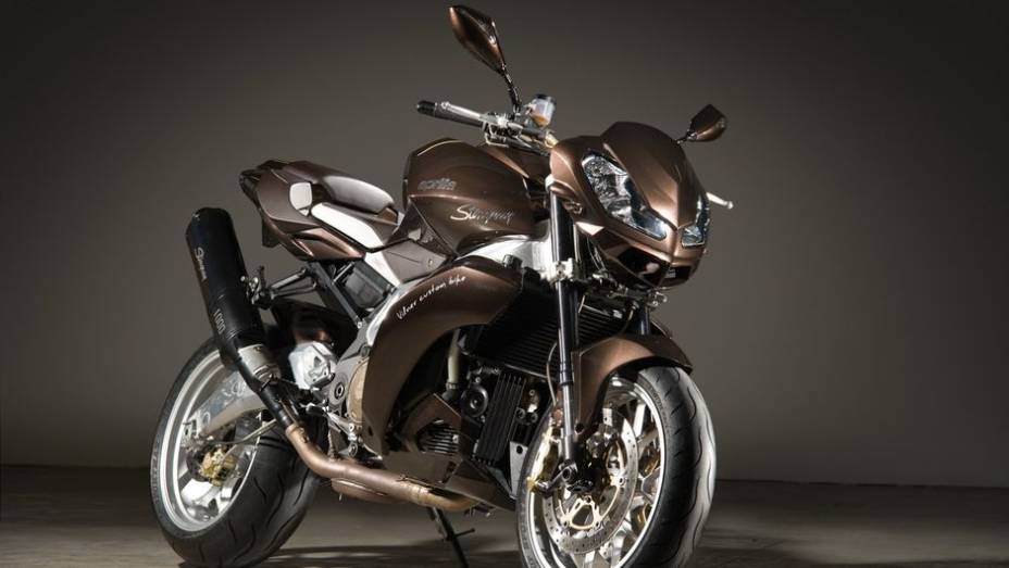 A empresa búlgara Vilner mostrou a Aprilia Stingray | <a href="https://preprod.quatrorodas.abril.com.br/moto/noticias/vilner-customiza-aprilia-tuono-731669.shtml" rel="migration">Leia mais</a>