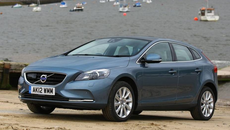 FAMILIAR COMPACTO - Volvo V40 | <a href="https://preprod.quatrorodas.abril.com.br/noticias/seguranca/euro-ncap-divulga-lista-carros-mais-seguros-2012-731866.shtml" rel="migration">Leia mais</a>