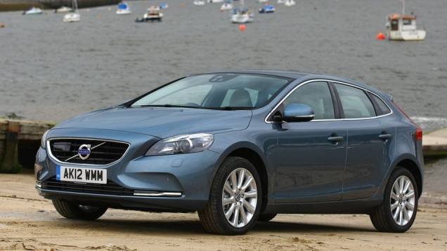 FAMILIAR COMPACTO - Volvo V40 | <a href="https://preprod.quatrorodas.abril.com.br/noticias/seguranca/euro-ncap-divulga-lista-carros-mais-seguros-2012-731866.shtml" rel="migration">Leia mais</a> FAMILIAR COMPACTO - Volvo V40 | <a href="https://preprod.quatrorodas.abril.com.br/noticias/seguranca/euro-ncap-divulga-lista-carros-mais-seguros-2012-731866.shtml" rel="migration">Leia mais</a>