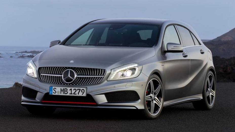 CARRO DO ANO - Mercedes-Benz Classe A | <a href="https://preprod.quatrorodas.abril.com.br/noticias/mercado/finalistas-premio-carro-mundial-2013-sao-revelados-732525.shtml" rel="migration">Leia mais</a>