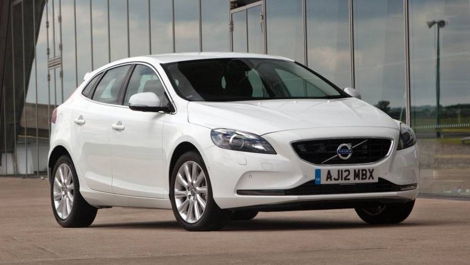 CARRO DO ANO - Volvo V40 | <a href="https://preprod.quatrorodas.abril.com.br/noticias/mercado/finalistas-premio-carro-mundial-2013-sao-revelados-732525.shtml" rel="migration">Leia mais</a>