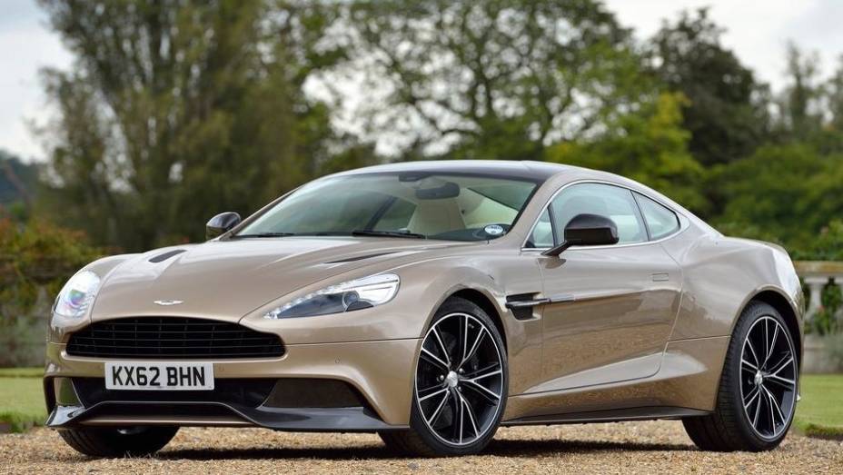 CARRO DE PERFORMANCE - Aston Martin Vanquish | <a href="https://preprod.quatrorodas.abril.com.br/noticias/mercado/finalistas-premio-carro-mundial-2013-sao-revelados-732525.shtml" rel="migration">Leia mais</a>