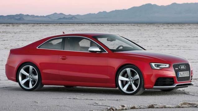 CARRO DE PERFORMANCE - Audi RS5 | <a href="https://preprod.quatrorodas.abril.com.br/noticias/mercado/finalistas-premio-carro-mundial-2013-sao-revelados-732525.shtml" rel="migration">Leia mais</a> CARRO DE PERFORMANCE - Audi RS5 | <a href="https://preprod.quatrorodas.abril.com.br/noticias/mercado/finalistas-premio-carro-mundial-2013-sao-revelados-732525.shtml" rel="migration">Leia mais</a>