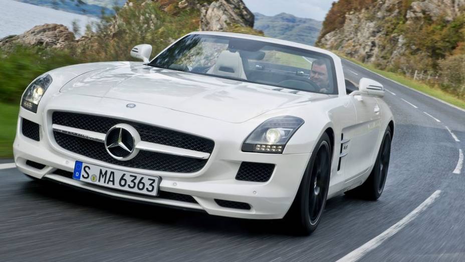 CARRO DE PERFORMANCE - Mercedes-Benz SLS AMG Roadster | <a href="https://preprod.quatrorodas.abril.com.br/noticias/mercado/finalistas-premio-carro-mundial-2013-sao-revelados-732525.shtml" rel="migration">Leia mais</a>