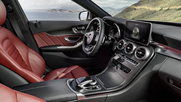 Futuramente, o sedã ganhará novas opções de motorização, inclusive a diesel | <a href="https://preprod.quatrorodas.abril.com.br/noticias/saloes/detroit-2014/mercedes-benz-apresenta-novo-classe-c-769335.shtml" rel="migration">Leia mais</a> Futuramente, o sedã ganhará novas opções de motorização, inclusive a diesel | <a href="https://preprod.quatrorodas.abril.com.br/noticias/saloes/detroit-2014/mercedes-benz-apresenta-novo-classe-c-769335.shtml" rel="migration">Leia mais</a>