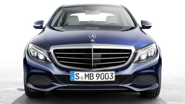 O sedã chega ao mercado brasileiro no segundo semestre deste ano, a tempo de ser a estrela da marca no Salão do Automóvel de São Paulo | <a href="https://preprod.quatrorodas.abril.com.br/noticias/saloes/detroit-2014/mercedes-benz-apresenta-novo-classe-c-769335.sht" rel="migration"></a> O sedã chega ao mercado brasileiro no segundo semestre deste ano, a tempo de ser a estrela da marca no Salão do Automóvel de São Paulo | <a href="https://preprod.quatrorodas.abril.com.br/noticias/saloes/detroit-2014/mercedes-benz-apresenta-novo-classe-c-769335.sht" rel="migration"></a>
