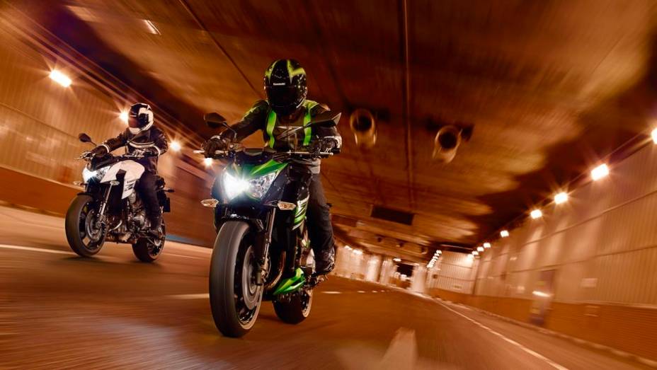 A Kawasaki confirmou a chegada da nova geração da Z800 ao Brasil | <a href="https://preprod.quatrorodas.abril.com.br/moto/noticias/kawasaki-traz-nova-z800-ao-brasil-732675.shtml" rel="migration">Leia mais</a>