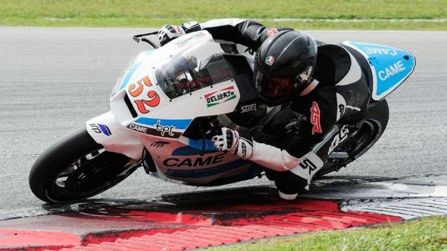 Lukas Pesek, um dos últimos do dia, foi o 26º | <a href="https://preprod.quatrorodas.abril.com.br/moto/noticias/motogp-pedrosa-lidera-primeiro-dia-testes-732984.shtml" rel="migration">Leia mais</a> Lukas Pesek, um dos últimos do dia, foi o 26º | <a href="https://preprod.quatrorodas.abril.com.br/moto/noticias/motogp-pedrosa-lidera-primeiro-dia-testes-732984.shtml" rel="migration">Leia mais</a>