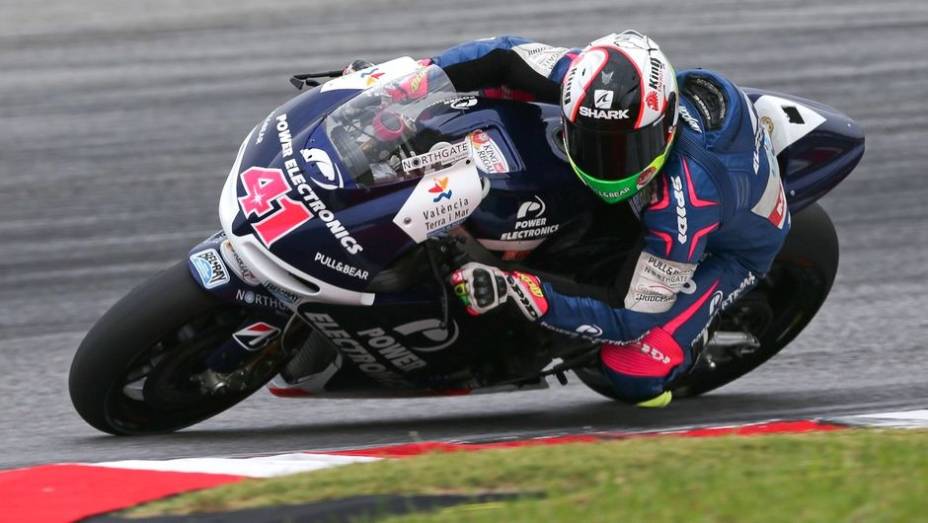 Aleix Espargaró não passou do 16º posto | <a href="https://preprod.quatrorodas.abril.com.br/moto/noticias/motogp-pedrosa-repete-dominio-sepang-733092.shtml" rel="migration">Leia mais</a>