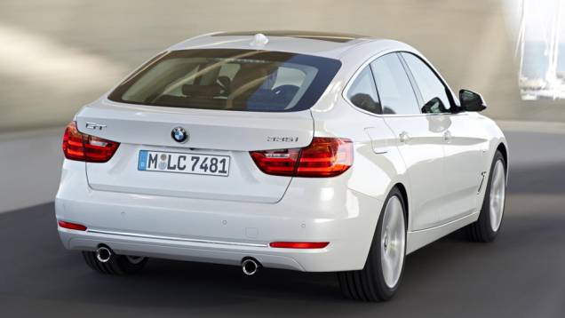 Comparando com o sedã, o Série 3 GT é 20 centímetros mais longo, 8 centímetros mais alto e 2 centímetros mais largo. | <a href="https://preprod.quatrorodas.abril.com.br/saloes/genebra/2013/bmw-serie-3-gt-734592.shtml" rel="migration">Leia mais</a> Comparando com o sedã, o Série 3 GT é 20 centímetros mais longo, 8 centímetros mais alto e 2 centímetros mais largo. | <a href="https://preprod.quatrorodas.abril.com.br/saloes/genebra/2013/bmw-serie-3-gt-734592.shtml" rel="migration">Leia mais</a>