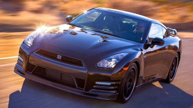 O GT-R Track Edition ganhou novo kit aerodinâmico, com destaque para o spoiler dianteiro com entradas de ar | <a href="%20https://preprod.quatrorodas.abril.com.br/noticias/fabricantes/nissan-revela-gt-r-track-edition-733328.shtml" rel="migration">Leia mais</a> O GT-R Track Edition ganhou novo kit aerodinâmico, com destaque para o spoiler dianteiro com entradas de ar | <a href="%20https://preprod.quatrorodas.abril.com.br/noticias/fabricantes/nissan-revela-gt-r-track-edition-733328.shtml" rel="migration">Leia mais</a>