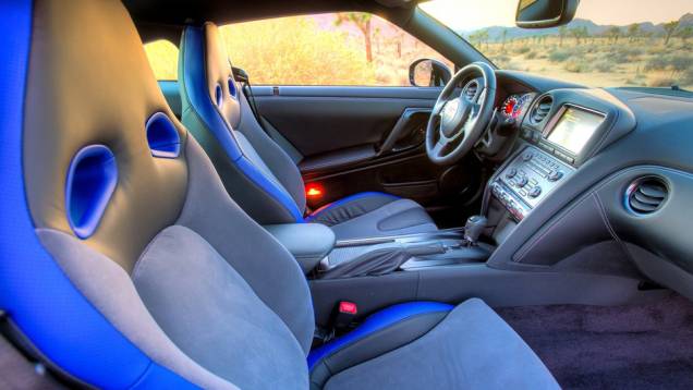 Bancos esportivos do GT-R Track Edition | <a href="https://preprod.quatrorodas.abril.com.br/noticias/fabricantes/nissan-revela-gt-r-track-edition-733328.shtml" rel="migration">Leia mais</a> Bancos esportivos do GT-R Track Edition | <a href="https://preprod.quatrorodas.abril.com.br/noticias/fabricantes/nissan-revela-gt-r-track-edition-733328.shtml" rel="migration">Leia mais</a>