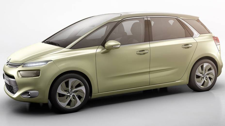 Olhando de lado a semelhan&ccedil;a &eacute; com os carros da linha DS, como o crossover DS5 | <a href="https://preprod.quatrorodas.abril.com.br/saloes/genebra/2013/citroen-technospace-734593.shtml" rel="migration">Leia mais</a>