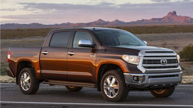 O modelo 2014 da picape foi exibido em Chicago | <a href="https://preprod.quatrorodas.abril.com.br/noticias/fabricantes/toyota-enfim-apresenta-nova-tundra-733332.shtml" rel="migration">Leia mais</a> O modelo 2014 da picape foi exibido em Chicago | <a href="https://preprod.quatrorodas.abril.com.br/noticias/fabricantes/toyota-enfim-apresenta-nova-tundra-733332.shtml" rel="migration">Leia mais</a>