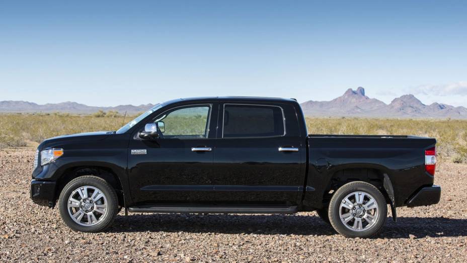 Por outro lado, as opções de motorização da Tundra permanecem as mesmas no modelo anterior | <a href="https://preprod.quatrorodas.abril.com.br/noticias/fabricantes/toyota-enfim-apresenta-nova-tundra-733332.shtml" rel="migration">Leia mais</a>