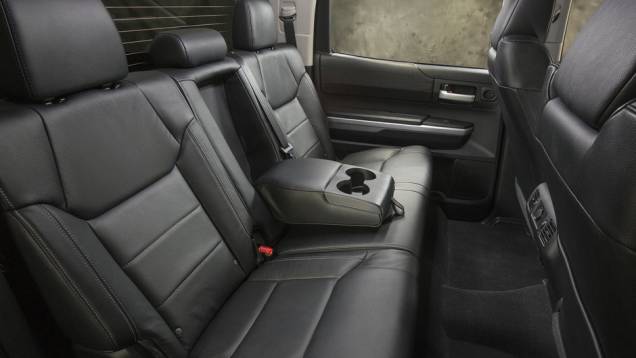 A picape chegará às concessionárias dos Estados Unidos apenas no mês de setembro. | <a href="https://preprod.quatrorodas.abril.com.br/noticias/fabricantes/toyota-enfim-apresenta-nova-tundra-733332.shtml" rel="migration">Leia mais</a> A picape chegará às concessionárias dos Estados Unidos apenas no mês de setembro. | <a href="https://preprod.quatrorodas.abril.com.br/noticias/fabricantes/toyota-enfim-apresenta-nova-tundra-733332.shtml" rel="migration">Leia mais</a>