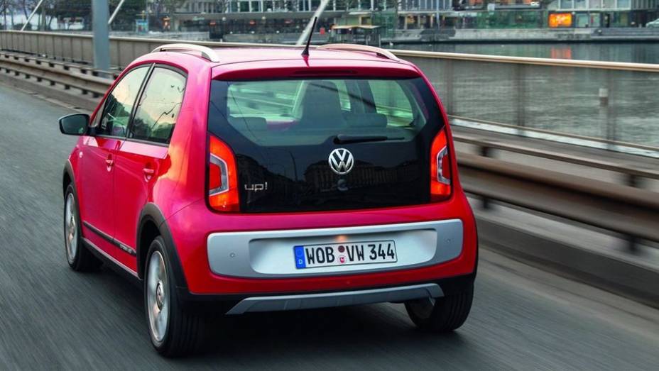 O modelo está sendo apresentado ao público durante o Salão de Genebra | <a href="https://preprod.quatrorodas.abril.com.br/saloes/genebra/2013/vw-cross-up-734147.shtml" rel="migration">Leia mais</a> O modelo está sendo apresentado ao público durante o Salão de Genebra | <a href="https://preprod.quatrorodas.abril.com.br/saloes/genebra/2013/vw-cross-up-734147.shtml" rel="migration">Leia mais</a>