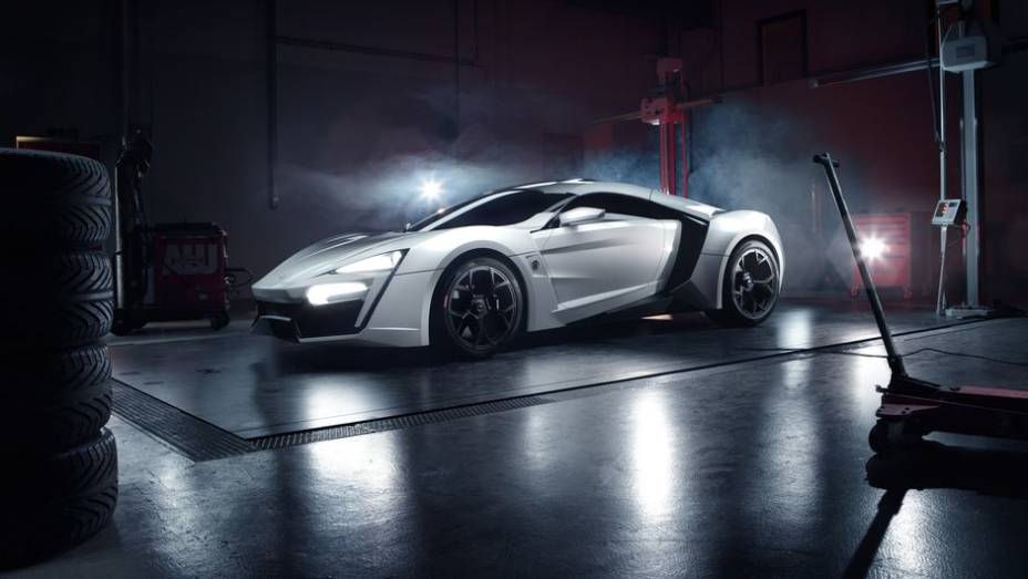 O LykanHypersport é o primeiro modelo de alta performance fabricado no Oriente Médio | <a href="https://preprod.quatrorodas.abril.com.br/noticias/fabricantes/superesportivo-feito-catar-chega-2013-731809.shtml" rel="migration">Leia mais</a>