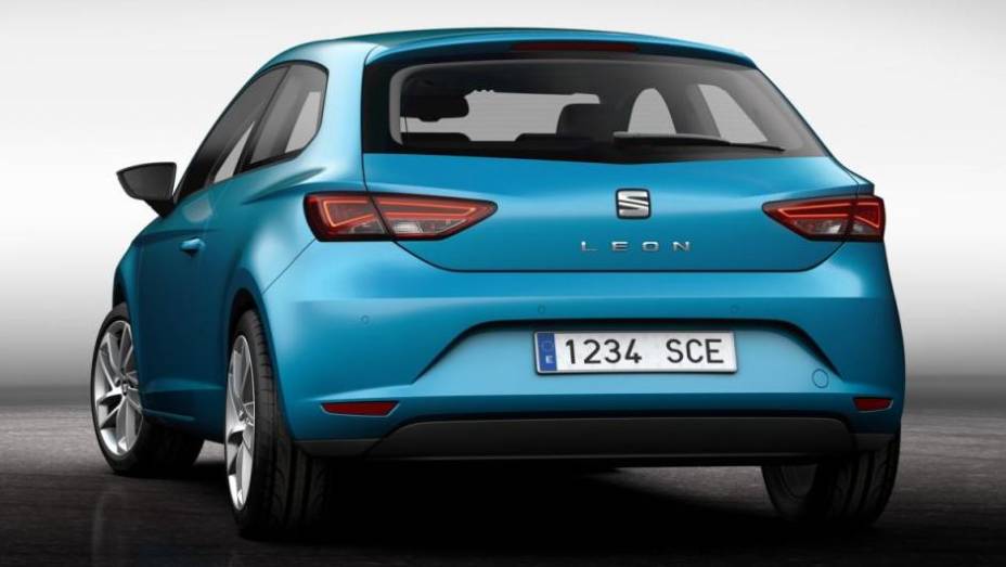 Na compara&ccedil;&atilde;o com o hatch, o Leon SC tem seu espa&ccedil;o entre-eixos reduzido em 3,5 cent&iacute;metros, totalizando 2,60 metros - o comprimento total &eacute; de 4,23m | <a href="%20https://preprod.quatrorodas.abril.com.br/saloes/genebra/2013/seat-leon-sc-734165.shtml" rel="migration">Leia mais</a>