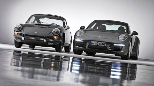 O primeiro 911 tinha um motor boxer de seis cilindros com 130 cv; aqui, ele aparece ao lado da última geração do carro, conhecida internamente como 991 | <a href="https://preprod.quatrorodas.abril.com.br/noticias/fabricantes/porsche-celebra-50-anos-911-733368.shtm" rel="migration"></a> O primeiro 911 tinha um motor boxer de seis cilindros com 130 cv; aqui, ele aparece ao lado da última geração do carro, conhecida internamente como 991 | <a href="https://preprod.quatrorodas.abril.com.br/noticias/fabricantes/porsche-celebra-50-anos-911-733368.shtm" rel="migration"></a>