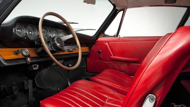 A posição de dirigir esportiva se manteve praticamente inalterada | <a href="https://preprod.quatrorodas.abril.com.br/noticias/fabricantes/porsche-celebra-50-anos-911-733368.shtml" rel="migration">Leia mais</a> A posição de dirigir esportiva se manteve praticamente inalterada | <a href="https://preprod.quatrorodas.abril.com.br/noticias/fabricantes/porsche-celebra-50-anos-911-733368.shtml" rel="migration">Leia mais</a>