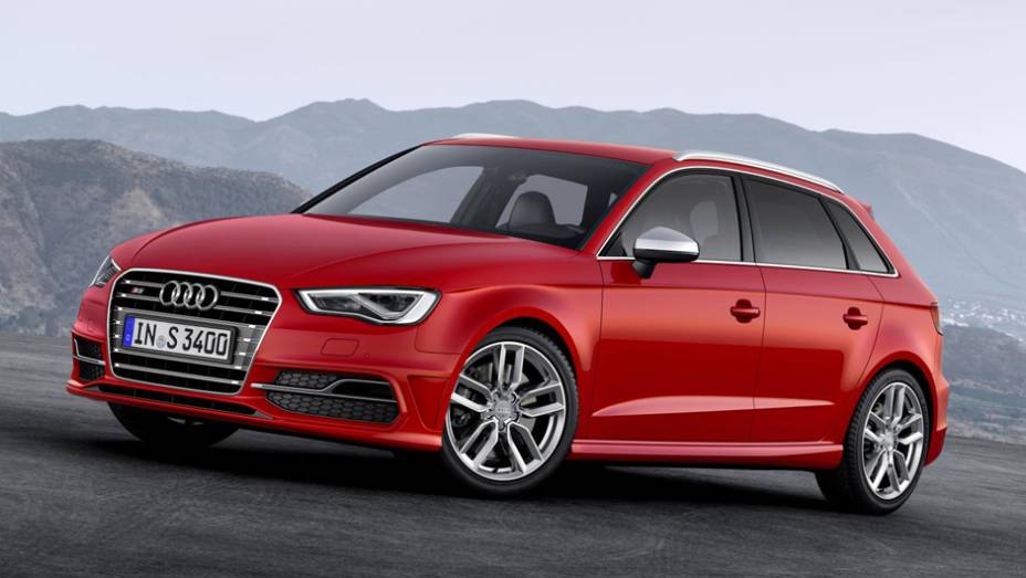 Poucos meses após mostrar o novo S3 duas portas, a Audi apresenta o repaginado S3 Sportback | <a href="%20https://preprod.quatrorodas.abril.com.br/saloes/genebra/2013/audi-s3-sportback-734757.shtml" rel="migration">Leia mais</a>