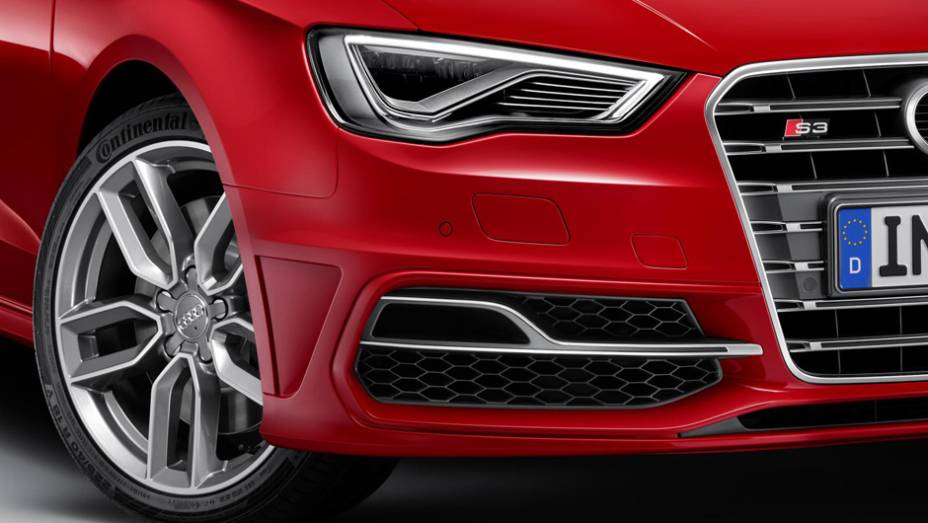 Para-choques exclusivos fazem parte do pacote de modificações da versão S | <a href="https://preprod.quatrorodas.abril.com.br/saloes/genebra/2013/audi-s3-sportback-734757.shtml" rel="migration">Leia mais</a>