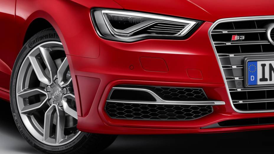Para-choques exclusivos fazem parte do pacote de modifica&ccedil;&otilde;es da vers&atilde;o S | <a href="https://preprod.quatrorodas.abril.com.br/saloes/genebra/2013/audi-s3-sportback-734757.shtml" rel="migration">Leia mais</a>