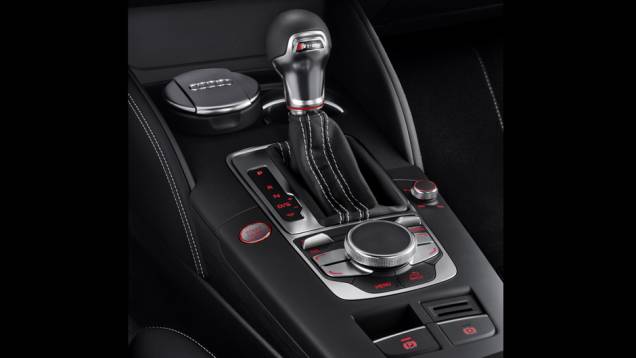 A transmissão automatizada S tronic com dupla embreagem é oferecida como opcional | <a href="%20https://preprod.quatrorodas.abril.com.br/saloes/genebra/2013/audi-s3-sportback-734757.shtml" rel="migration">Leia mais</a> A transmissão automatizada S tronic com dupla embreagem é oferecida como opcional | <a href="%20https://preprod.quatrorodas.abril.com.br/saloes/genebra/2013/audi-s3-sportback-734757.shtml" rel="migration">Leia mais</a>