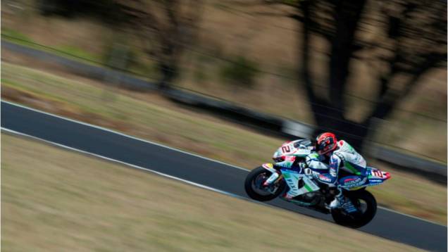 O tempo de Leon Camier foi meio segundo mais rápido que o melhor tempo de Max Biaggi em 2012. <a href="https://preprod.quatrorodas.abril.com.br/moto/noticias/superbike-camier-lidera-2o-dia-phillip-island-733687.shtml" rel="migration">Leia mais</a> O tempo de Leon Camier foi meio segundo mais rápido que o melhor tempo de Max Biaggi em 2012. <a href="https://preprod.quatrorodas.abril.com.br/moto/noticias/superbike-camier-lidera-2o-dia-phillip-island-733687.shtml" rel="migration">Leia mais</a>