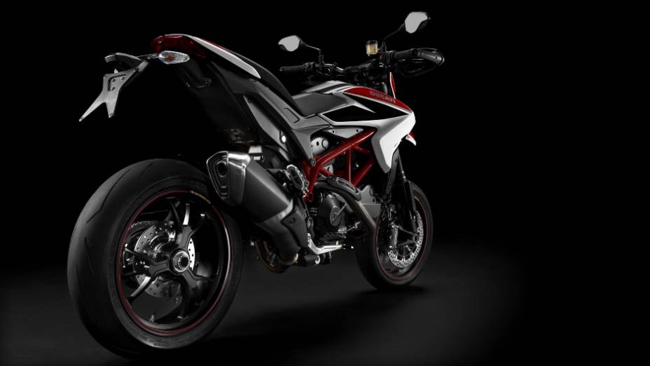 Nova Ducati Hypermotard apresenta um torque de 9,08 kgf.m a 7.750 rpm. <a href="https://preprod.quatrorodas.abril.com.br/moto/noticias/nicky-hayden-acelera-nova-ducati-hypermotard-veja-734029.shtml" rel="migration">Leia mais</a>