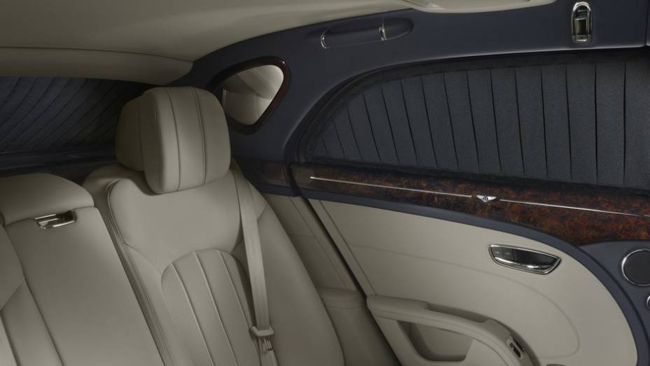 O pacote Comfort prevê novos encostos de cabeça | <a href="https://preprod.quatrorodas.abril.com.br/saloes/genebra/2013/bentley-mulsanne-2014-734713.shtml" rel="migration">Leia mais</a>