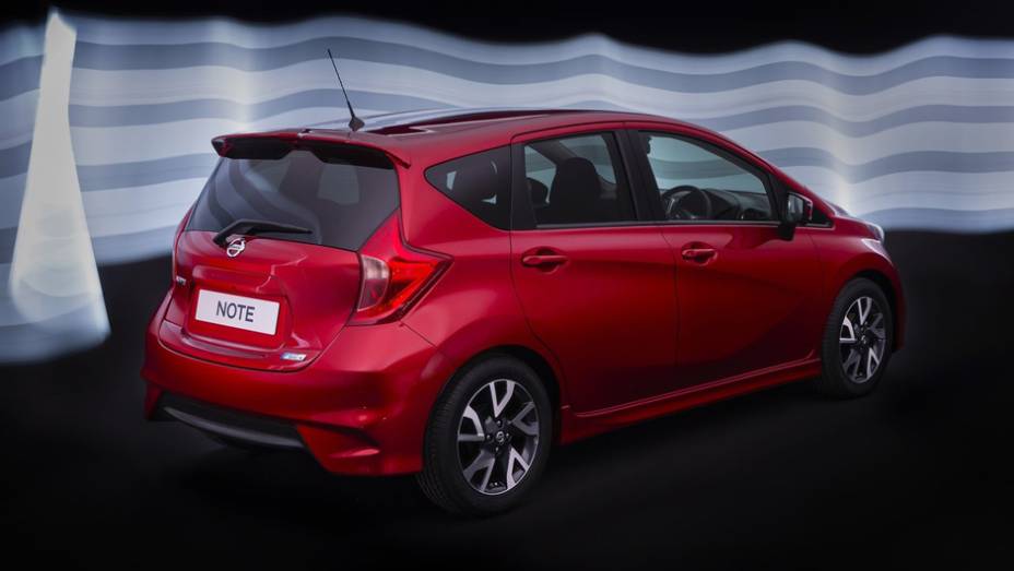 No Velho Continente, a versão de entrada usará duas opções de motor 1.2 a gasolina | <a href="%20https://preprod.quatrorodas.abril.com.br/saloes/genebra/2013/nissan-note-734148.shtml" rel="migration">Leia mais</a>