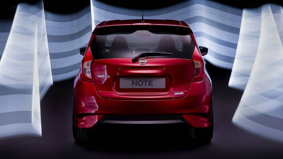 Seu consumo médio informado pela Nissan é de 27,7 km/l | <a href="https://preprod.quatrorodas.abril.com.br/saloes/genebra/2013/nissan-note-734148.shtml" rel="migration">Leia mais</a> Seu consumo médio informado pela Nissan é de 27,7 km/l | <a href="https://preprod.quatrorodas.abril.com.br/saloes/genebra/2013/nissan-note-734148.shtml" rel="migration">Leia mais</a>