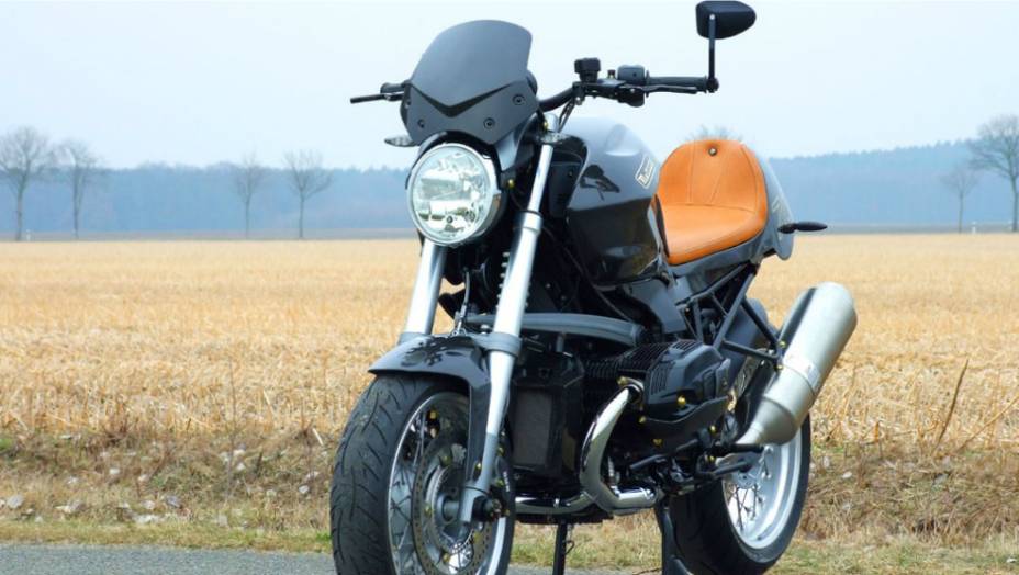 Esta bela motocicleta alemã customizada ficou com um estilo Roadster bem moderno. <a href="https://preprod.quatrorodas.abril.com.br/moto/noticias/bmw-r1200-cr-t-customizada-metisse-734221.shtml" rel="migration">Leia mais</a>