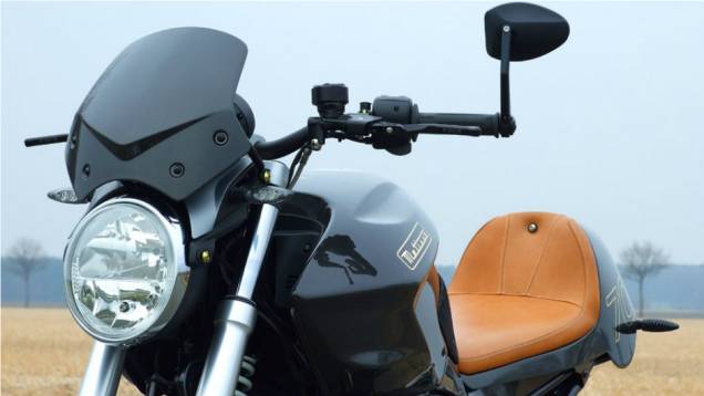 Tecnologia, eletrônica, motor (que gera 110 cv) e quadro da BMW R1200 CR-T são originais. <a href="https://preprod.quatrorodas.abril.com.br/moto/noticias/bmw-r1200-cr-t-customizada-metisse-734221.shtml" rel="migration">Leia mais</a> Tecnologia, eletrônica, motor (que gera 110 cv) e quadro da BMW R1200 CR-T são originais. <a href="https://preprod.quatrorodas.abril.com.br/moto/noticias/bmw-r1200-cr-t-customizada-metisse-734221.shtml" rel="migration">Leia mais</a>