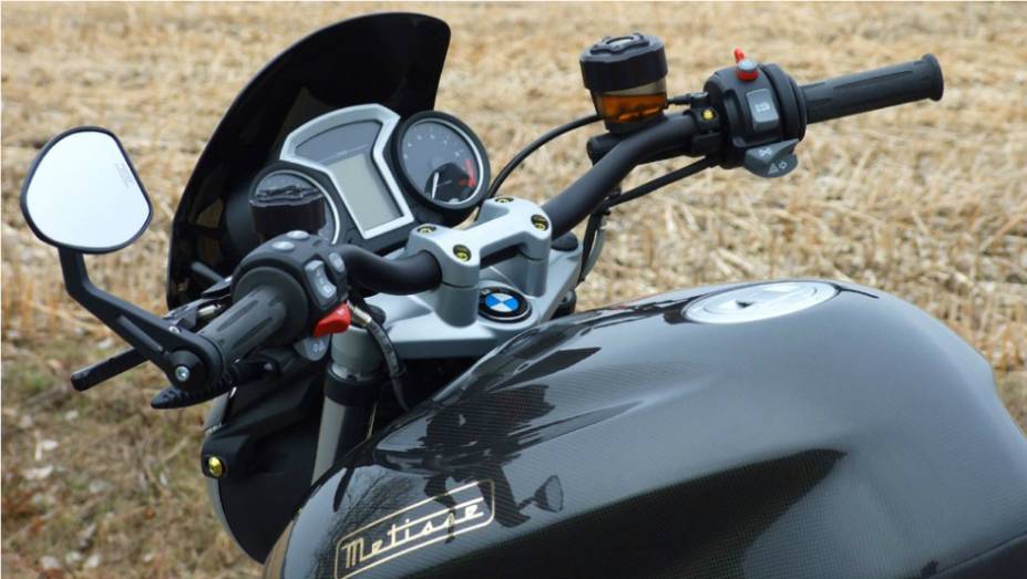 BMW R1200 CR-T, customizada por Metisse. <a href="https://preprod.quatrorodas.abril.com.br/moto/noticias/bmw-r1200-cr-t-customizada-metisse-734221.shtml" rel="migration">Leia mais</a>