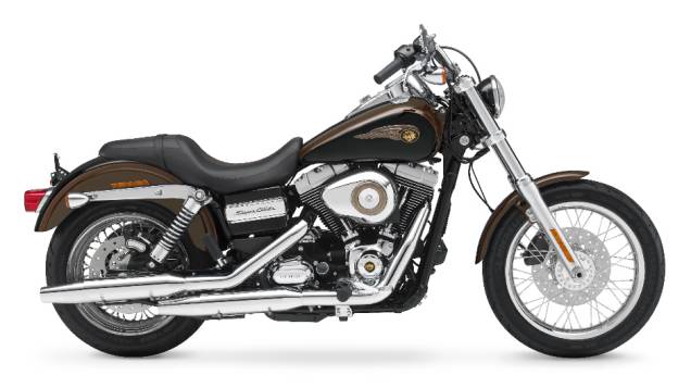 A H-D Dyna Super Glide Custom 110th Anniversary Edition tem preço sugerido de R$ 41.900,00. <a href="https://preprod.quatrorodas.abril.com.br/moto/noticias/harley-davidson-faz-110-anos-prepara-festa-734354.shtml" rel="migration">Leia mais</a> A H-D Dyna Super Glide Custom 110th Anniversary Edition tem preço sugerido de R$ 41.900,00. <a href="https://preprod.quatrorodas.abril.com.br/moto/noticias/harley-davidson-faz-110-anos-prepara-festa-734354.shtml" rel="migration">Leia mais</a>