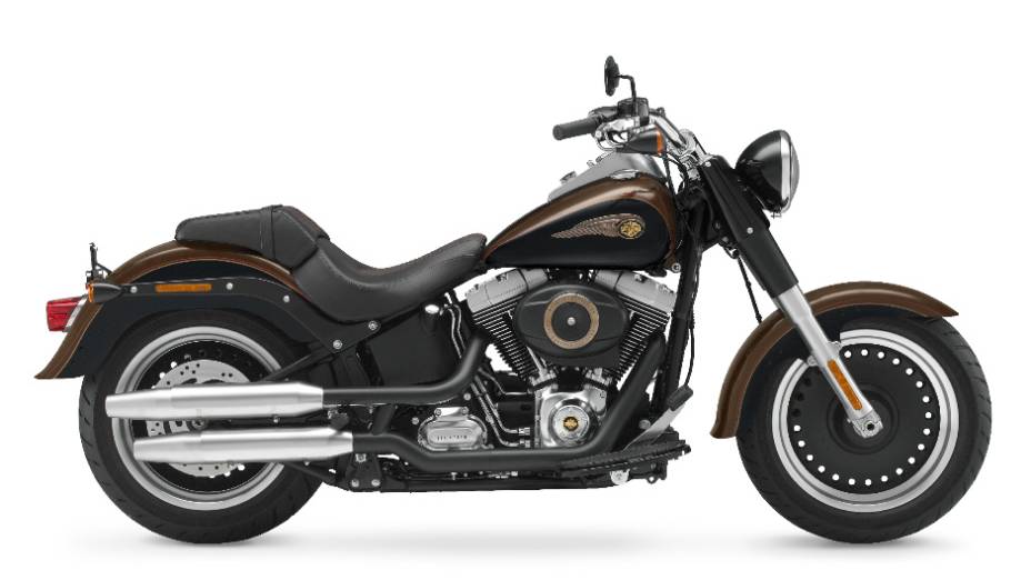 A Fat Boy Special 110th Anniversary Edition chega às concessionárias com o preço sugerido de R$ 53.500,00. <a href="%20https://preprod.quatrorodas.abril.com.br/moto/noticias/harley-davidson-faz-110-anos-prepara-festa-734354.shtml" rel="migration">Leia mais</a>